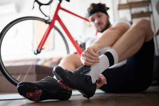 how to install peloton cleats